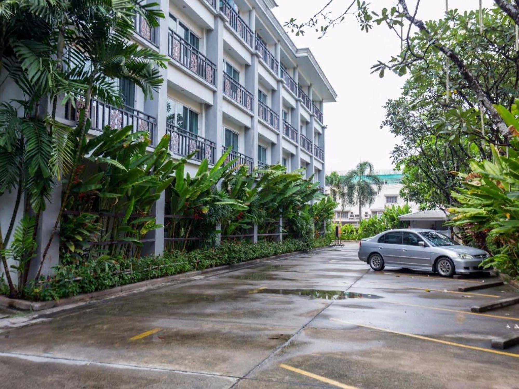 14 Resort Bangkok Luaran gambar